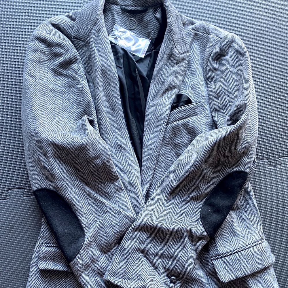 Troy Smith herringbone gray sport coat , brand new. Size Large